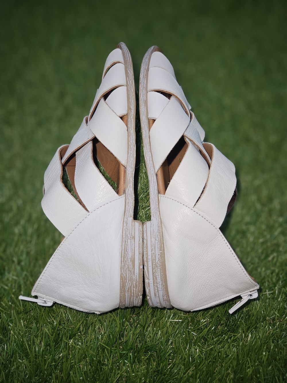 BUENO White Leather Woven Gladiator Back-Zip Flat Sandals Size 7 (EU 37)